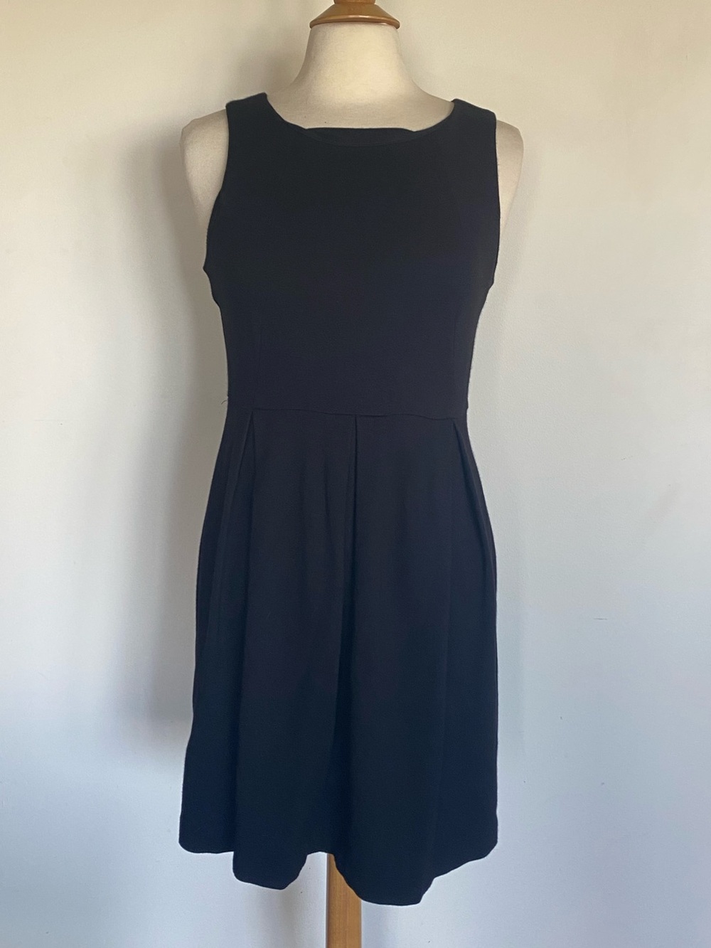 GAP Black Sleeveless Fit & Flare Mini Dress Sz 6